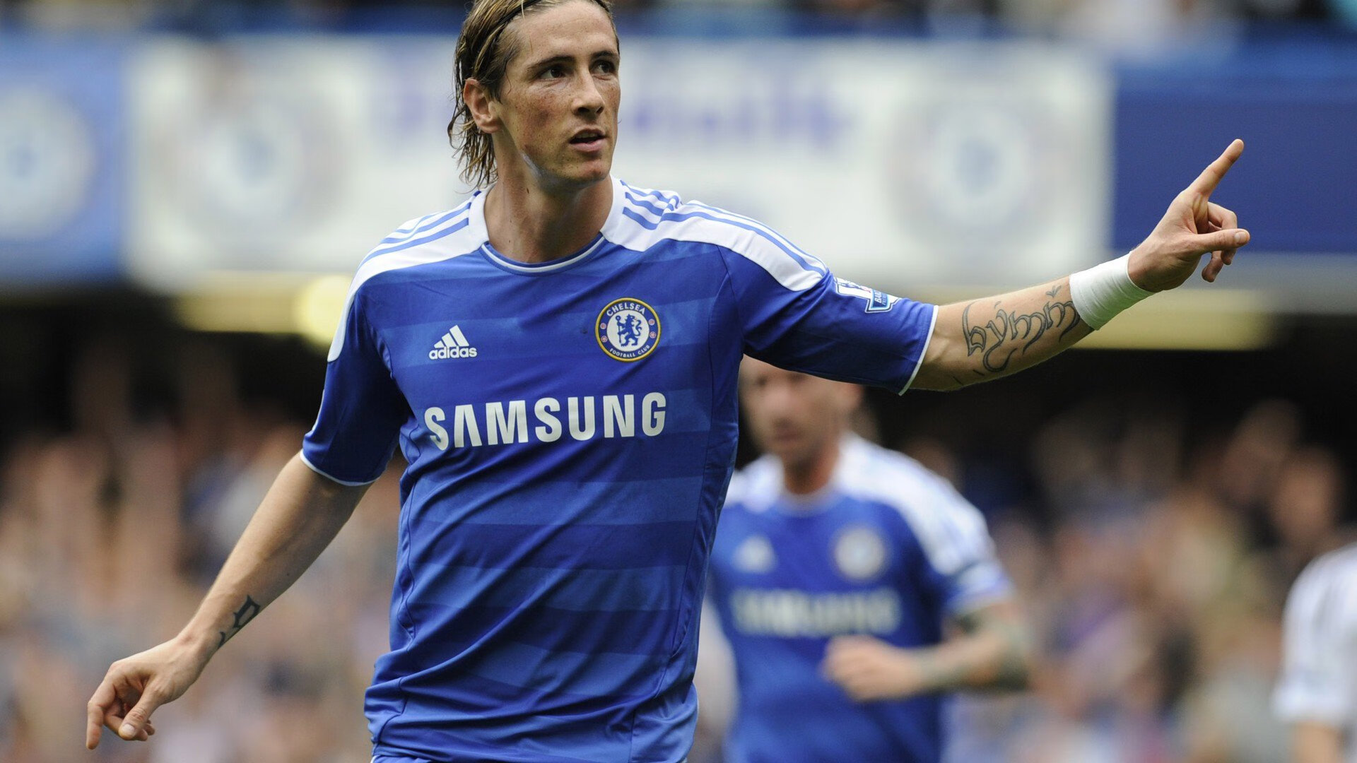 曼联加强边中结合构建立体攻击体系