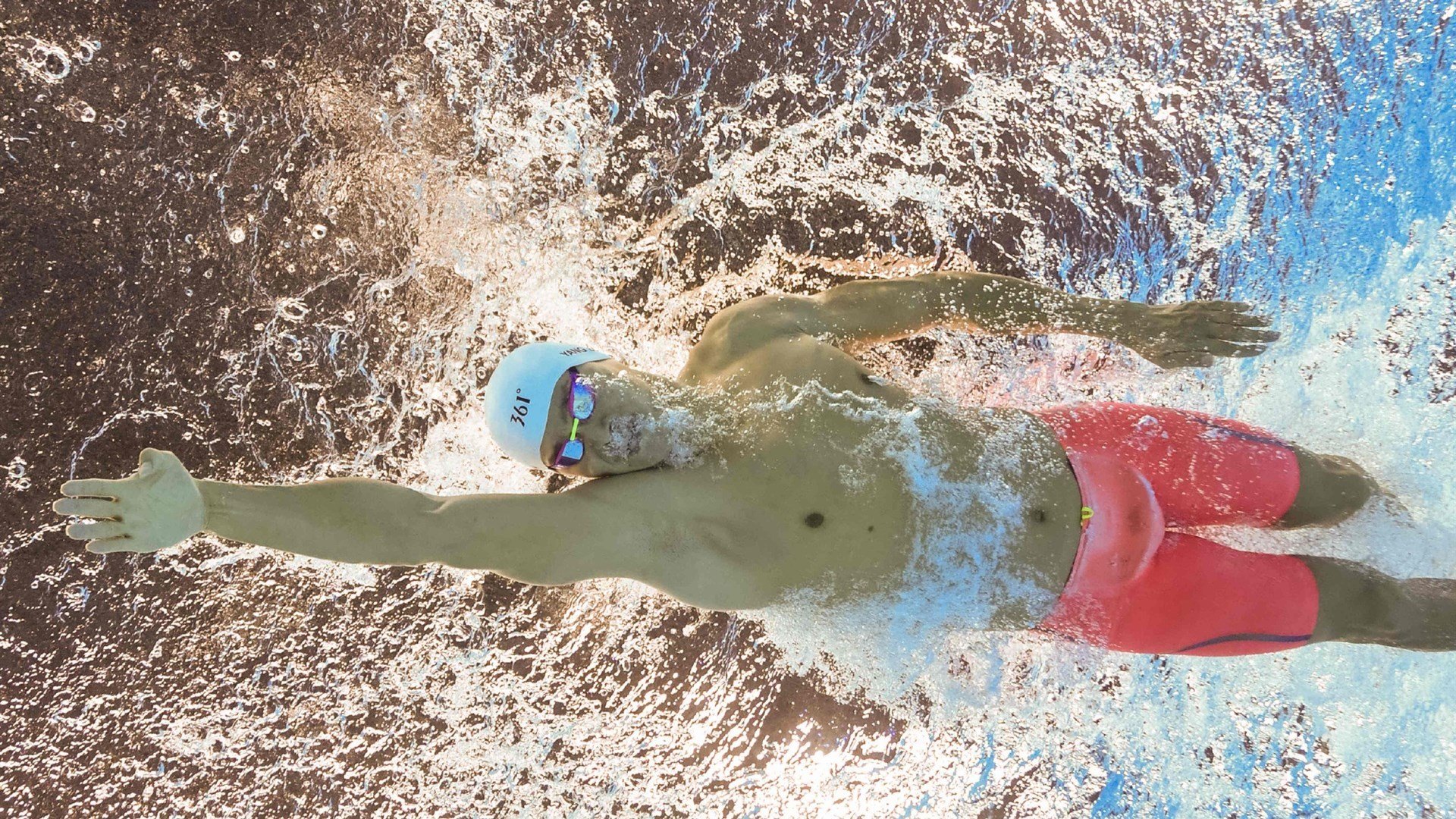 -全景直播与多角度切换技术结合，让全球观众零距离感受比赛盛宴