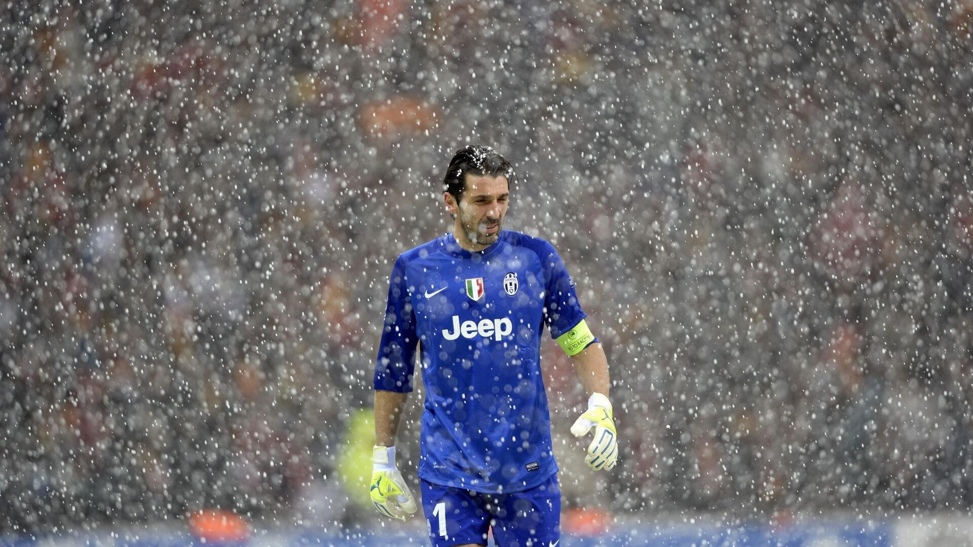 _网球运动员慈善赛事：用比赛传播爱心_，赞助网球的运动品牌